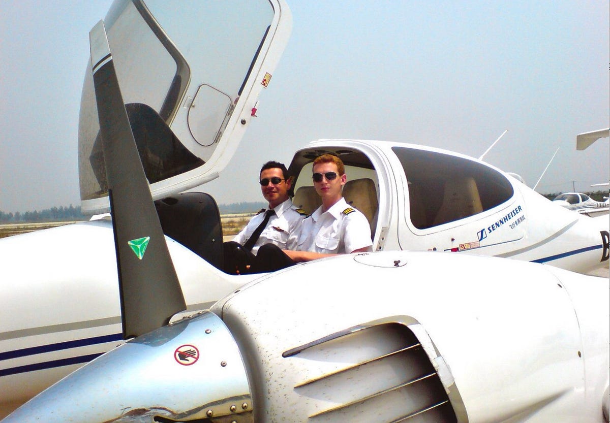 Post-Internship Pathways: How Canadian Pilot Internships Lead to Permanent Employment? | by Aerocadet | Jul, 2025 | Medium