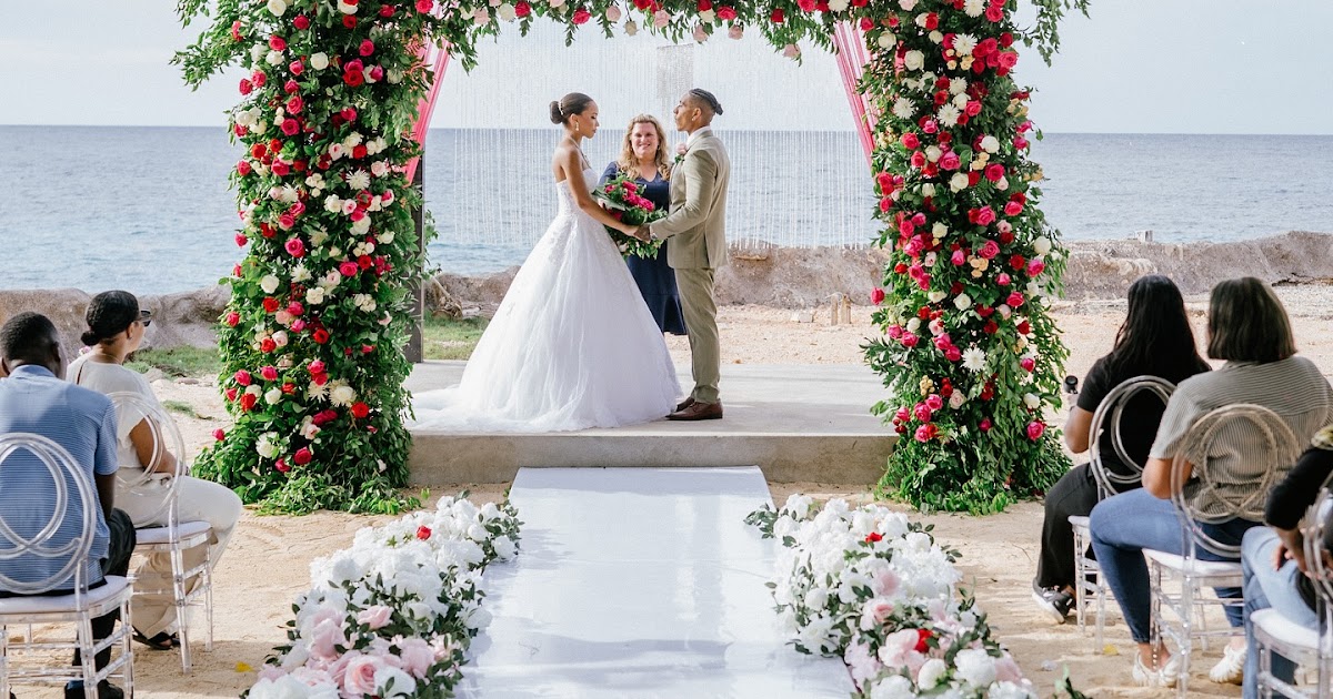 Understand the Elements That Influence Wedding Officiant Packages