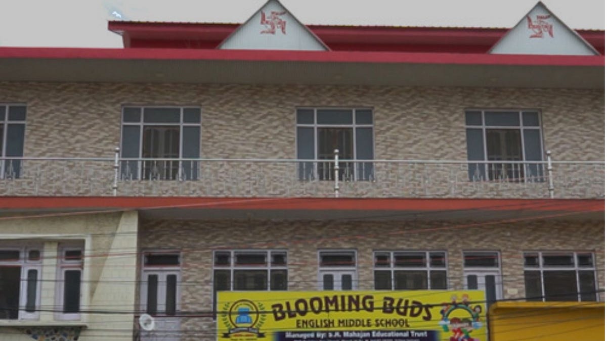 How to Choose the Best School in Mandi for Your Child’s Academic and Personal Growth | by Bloomingbudsenglishschoool | Aug, 2025 | Medium