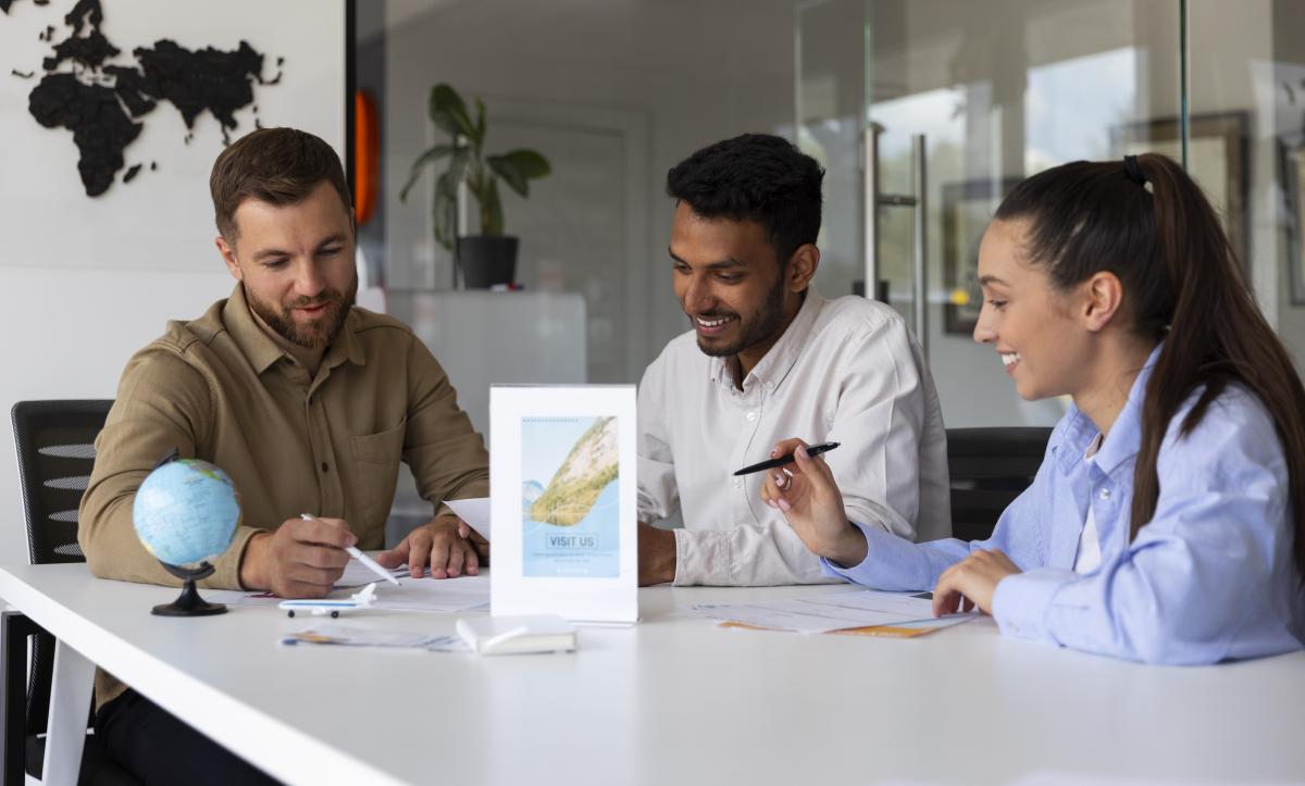 Tips For Choosing A Social Media Marketing Company In Delhi NCR | Author Red Dash Media | Sociomix