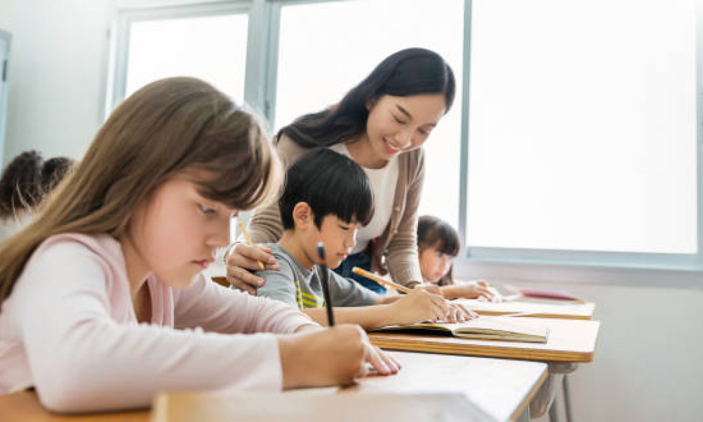 How Private Chinese Tutor in Singapore for Kids Struggling with Higher Chinese