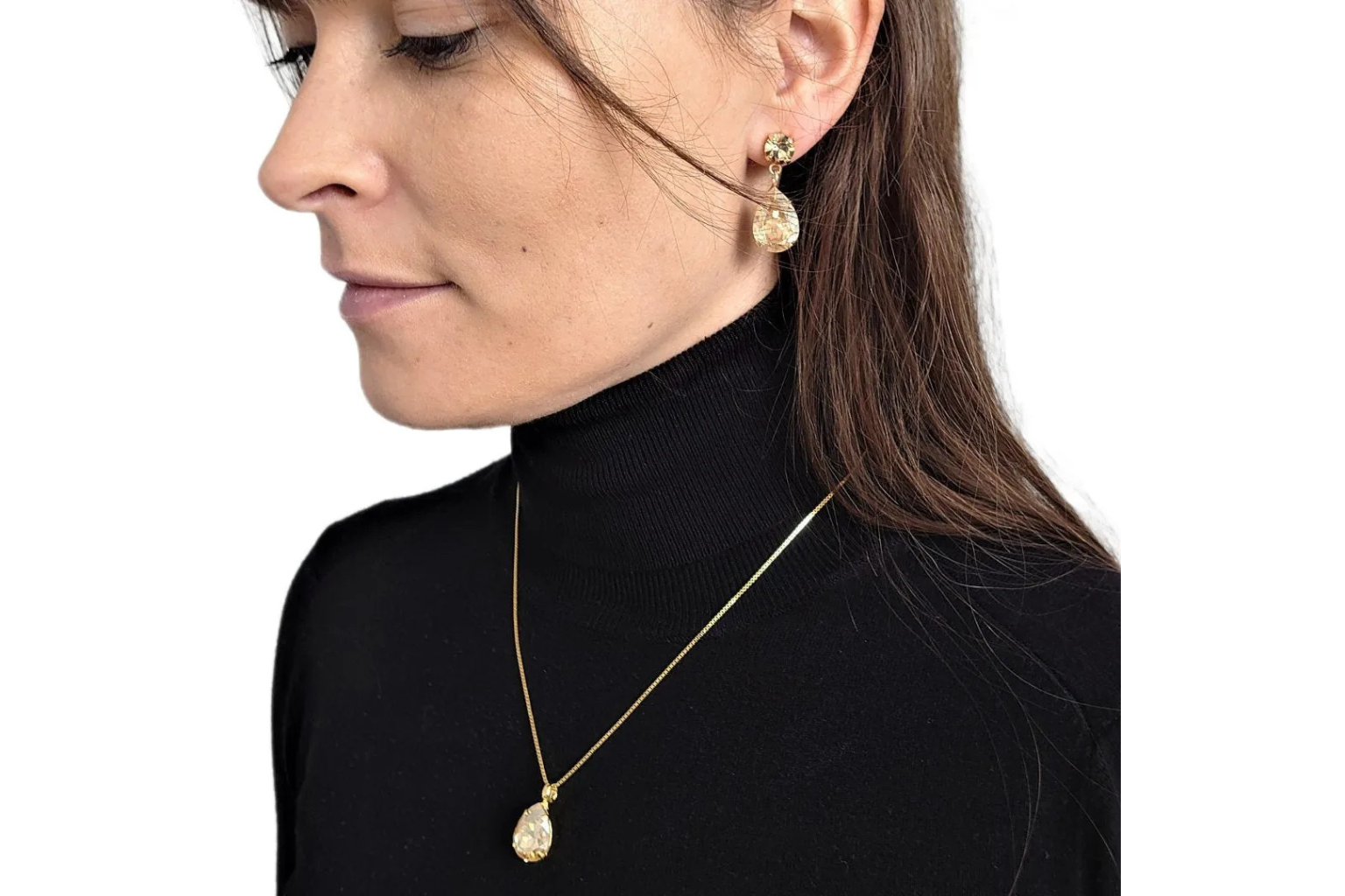 Best Gift for Your Daughter’s Quinceanera: Swarovski Teardrop Necklace  – TCG London — Finest Pure Cashmere Clothing & Accessories