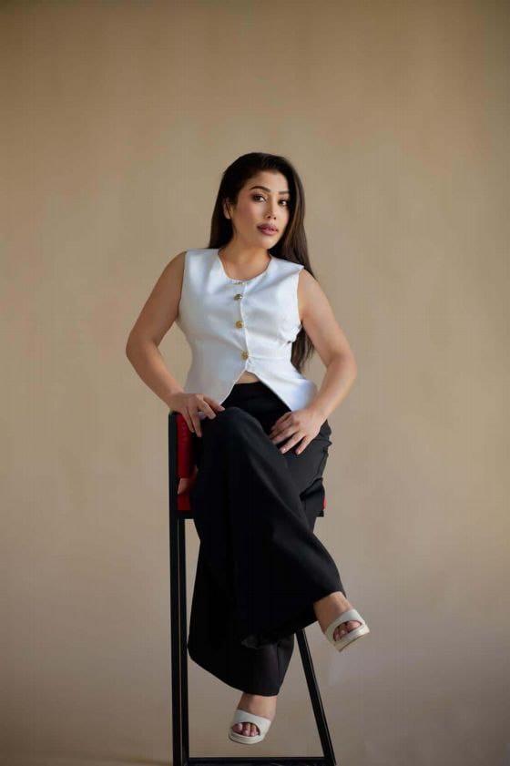 High Class Noida Escort Service & Nagpur Escort Service