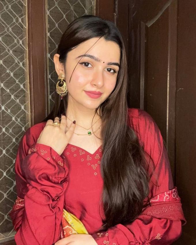 Watch blue beach waves with companions of Navi Mumbai escort service | daddycow.com