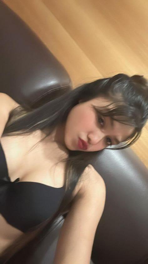 Enjoy sunkissed morning with a bewildering beauty from Kochi escort...