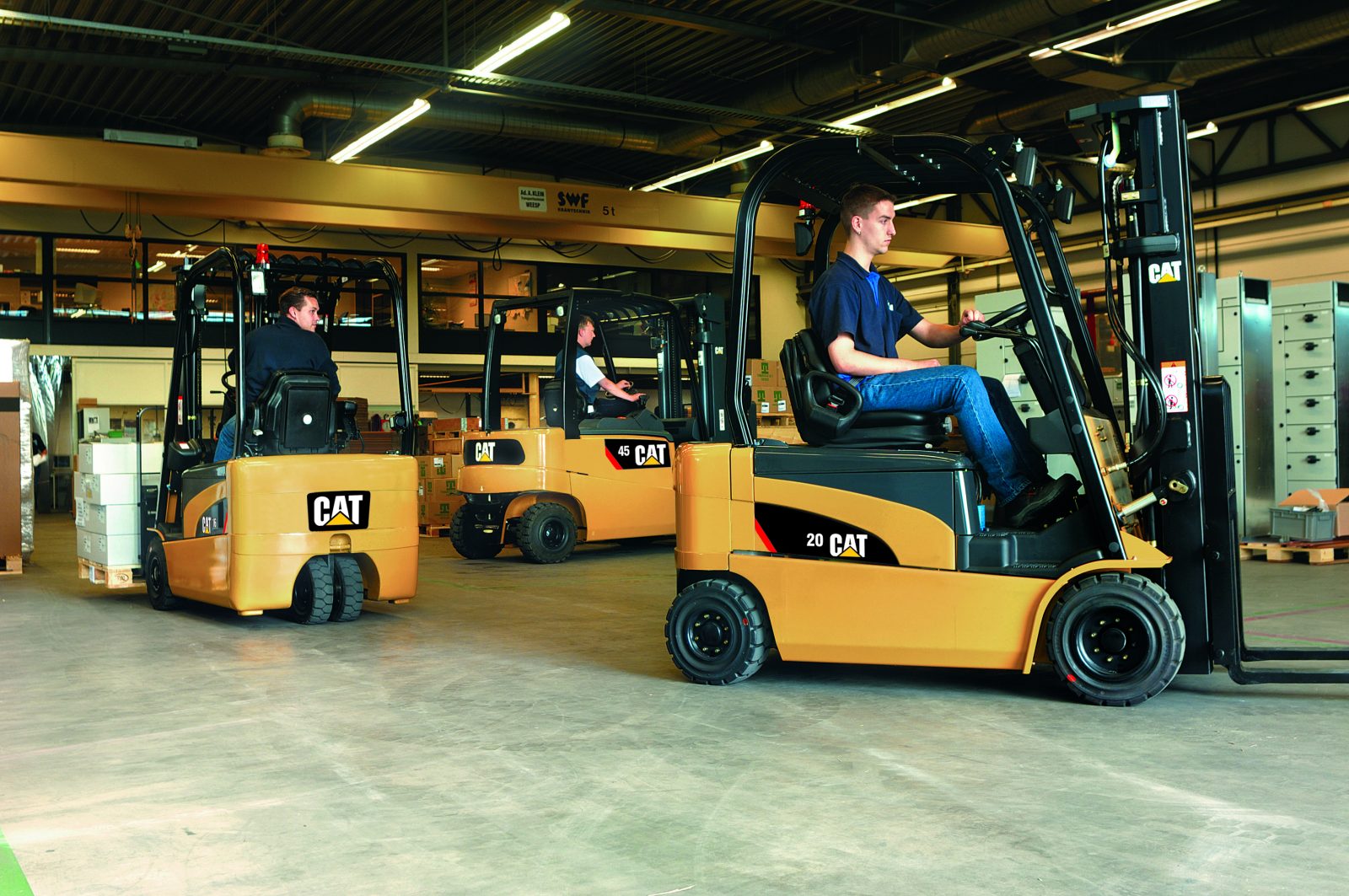 Best Forklift Truck Features for UAE Logistics Hubs