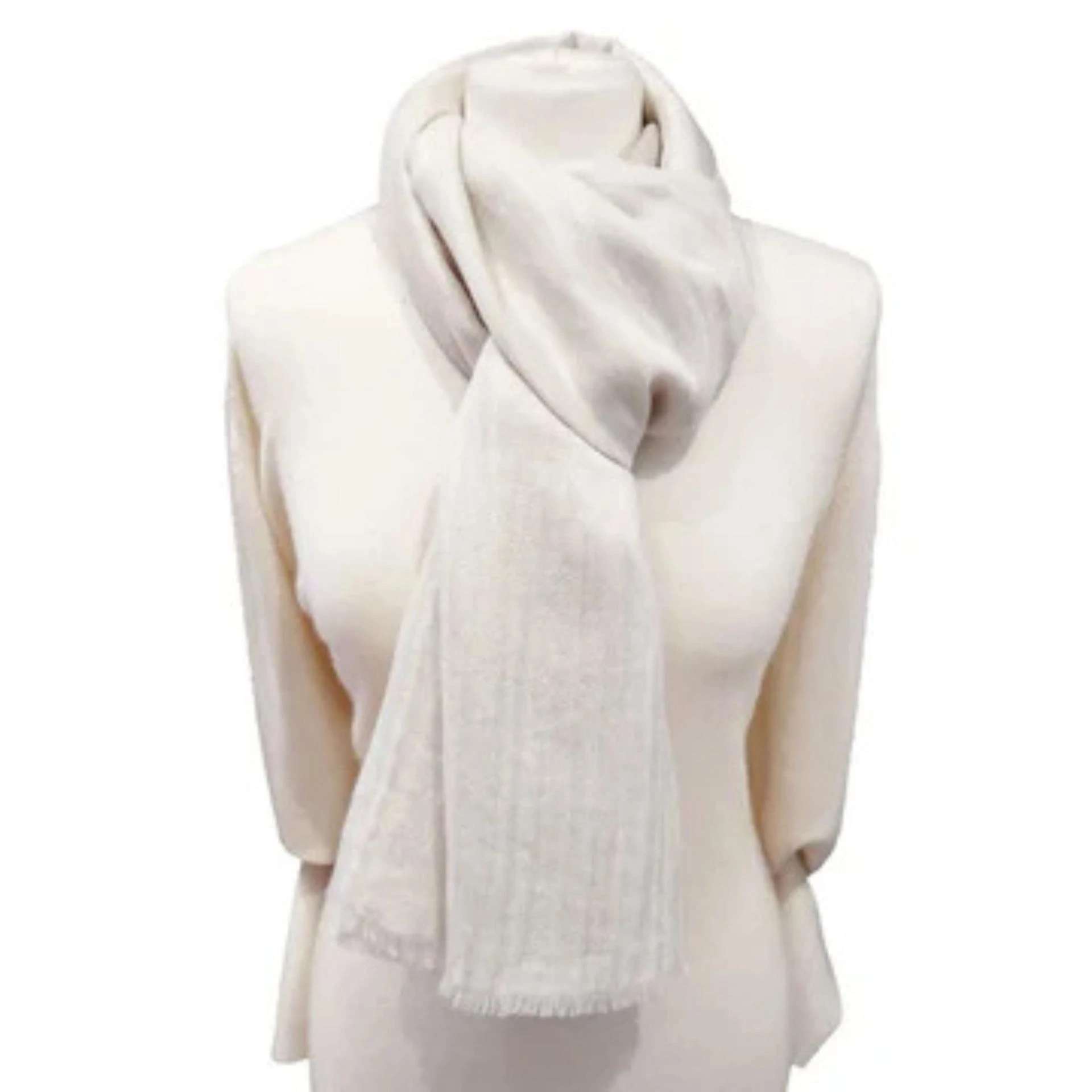 The Hidden Craftsmanship Behind White Pashmina Shawls: A Weaver’s Tale -  TheOmniBuzz