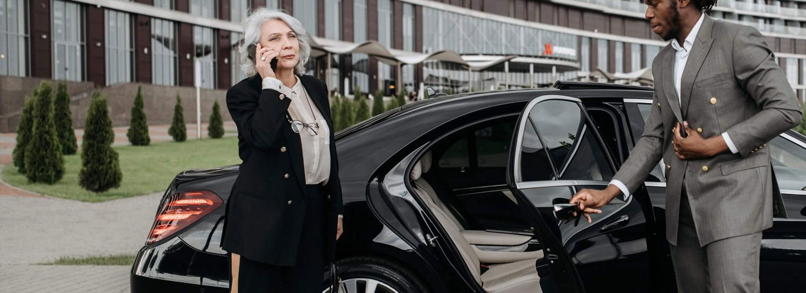 Chauffeur Service Chicago | Luxury Limo & Black Car