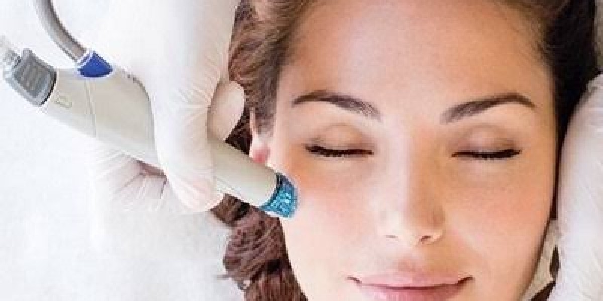How HydraFacial Treatment in Dubai Revitalizes Tired and Dull Skin