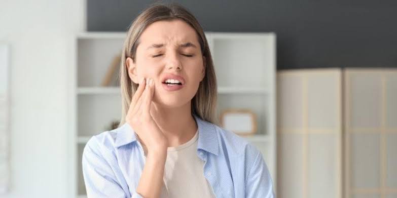 How to Manage Tooth Pain at Home Before Seeing a Dentist - Blogingers