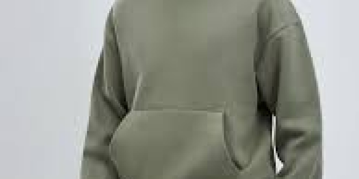 What Makes Essentials Clothing So Popular? Insights for USA and Canadian Shopper