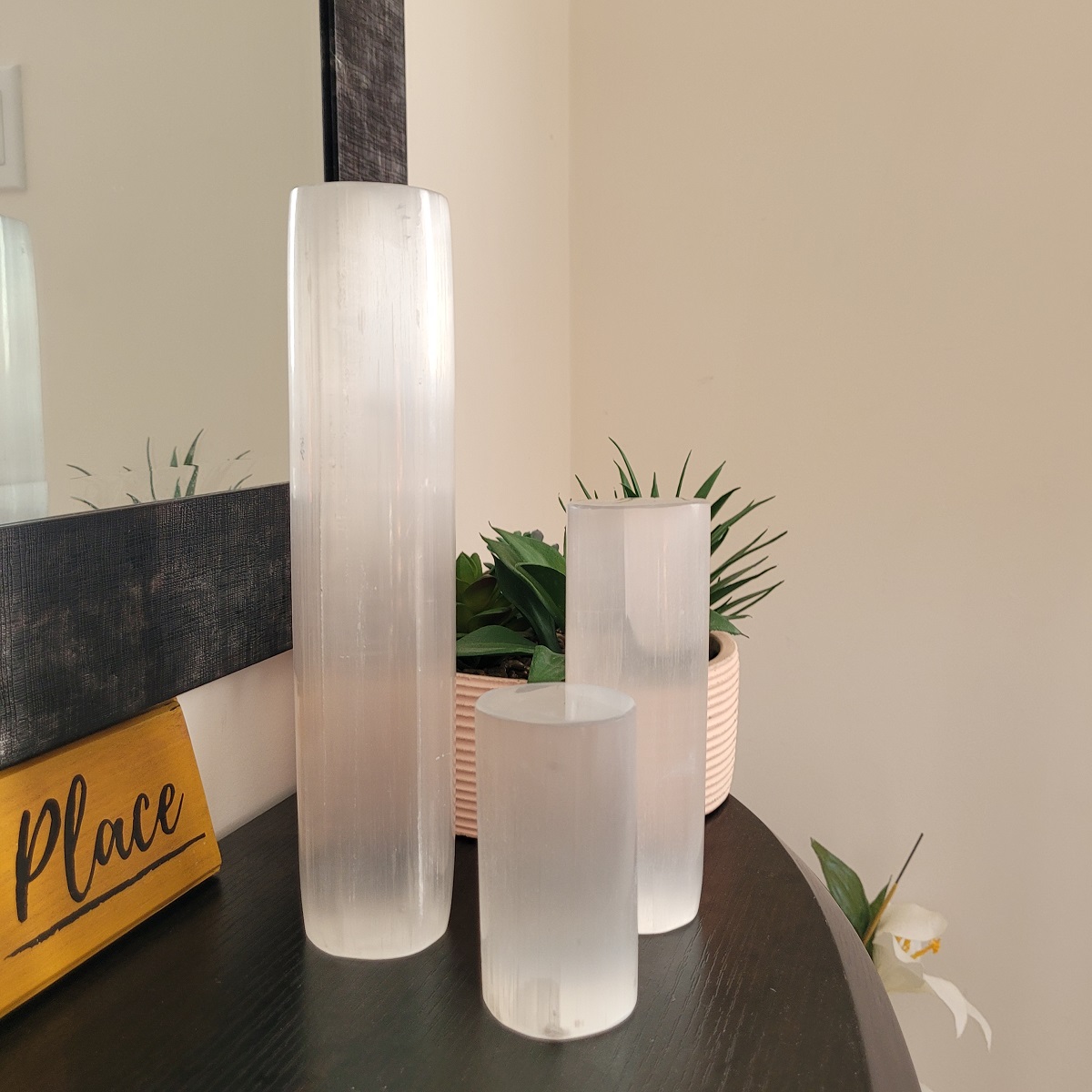 Selenite Bracelet Holder Large - Premier Halite Inc.