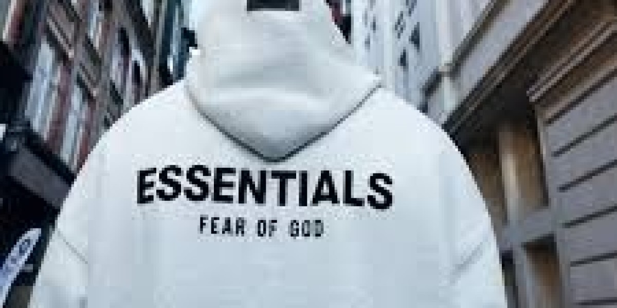Essentials Hoodie Summer Sale & Comme des Garcons Streetwear Shifts