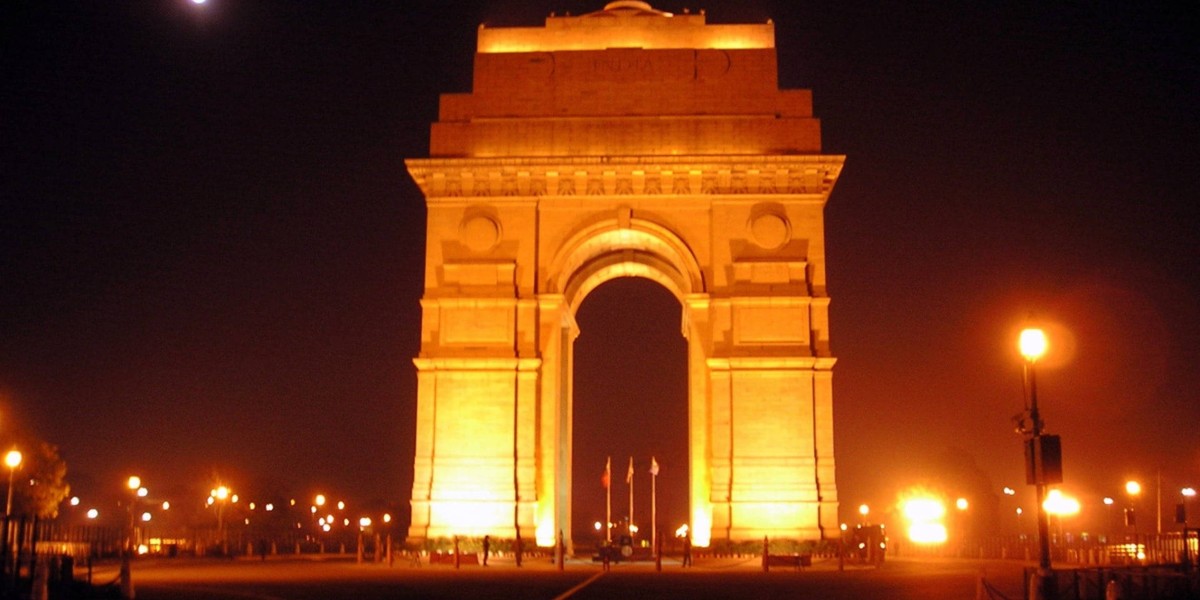 Kanpur to Delhi Taxi