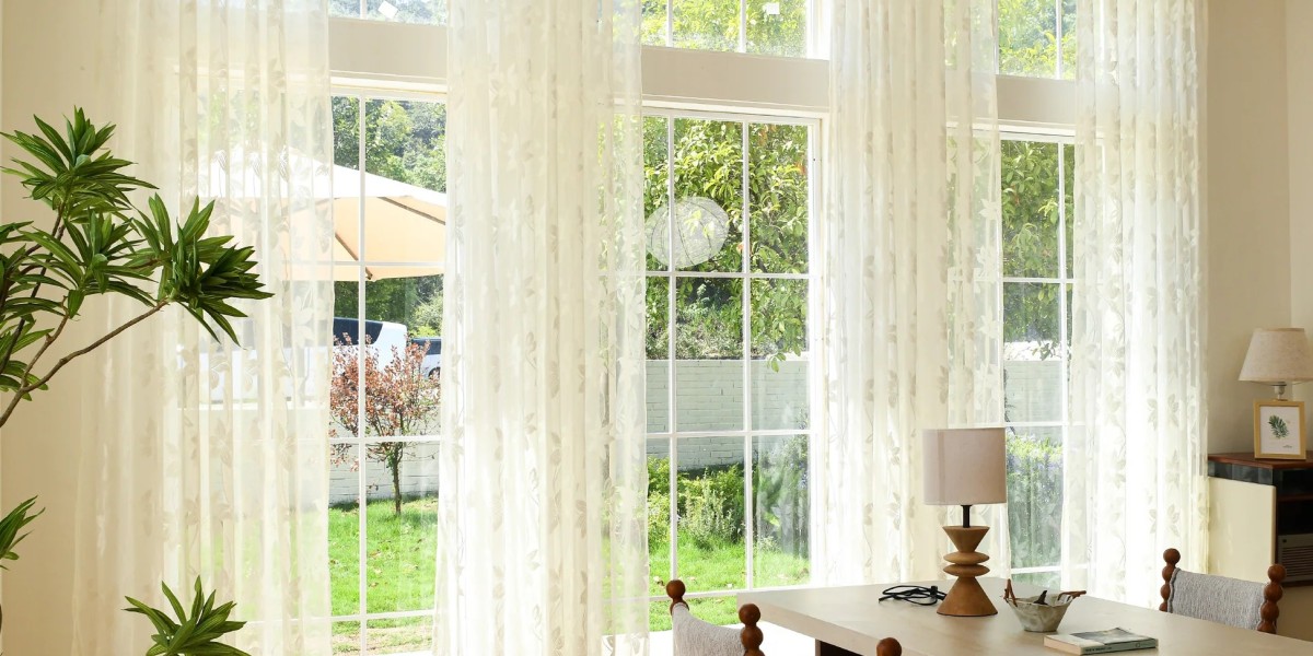 Shop Curtain Collections: Custom Curtains vs Ready-Made Curtains – How to Choose the Right Option