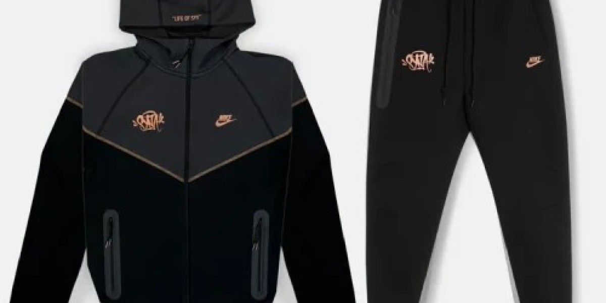 Syna World Hoodie – Stylish, Comfortable & Modern Streetwear