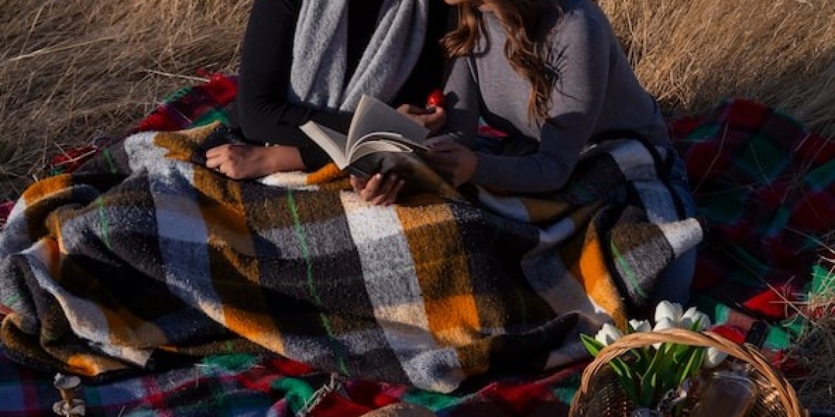 A Beginner's Complete Guide to Understanding Woven Blankets