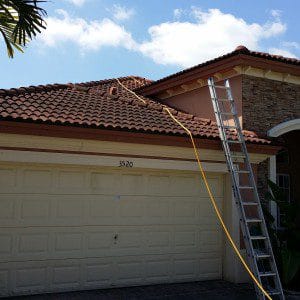 Roof Pressure Washing Miami to Remove Algae & Stains