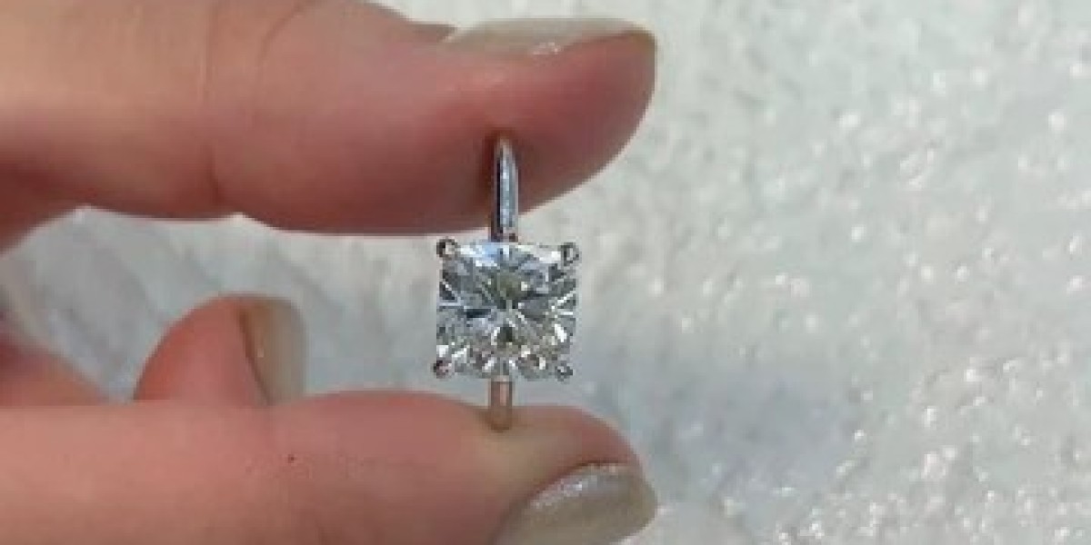 How to Pair an Elongated Diamond with the Right Ring Setting