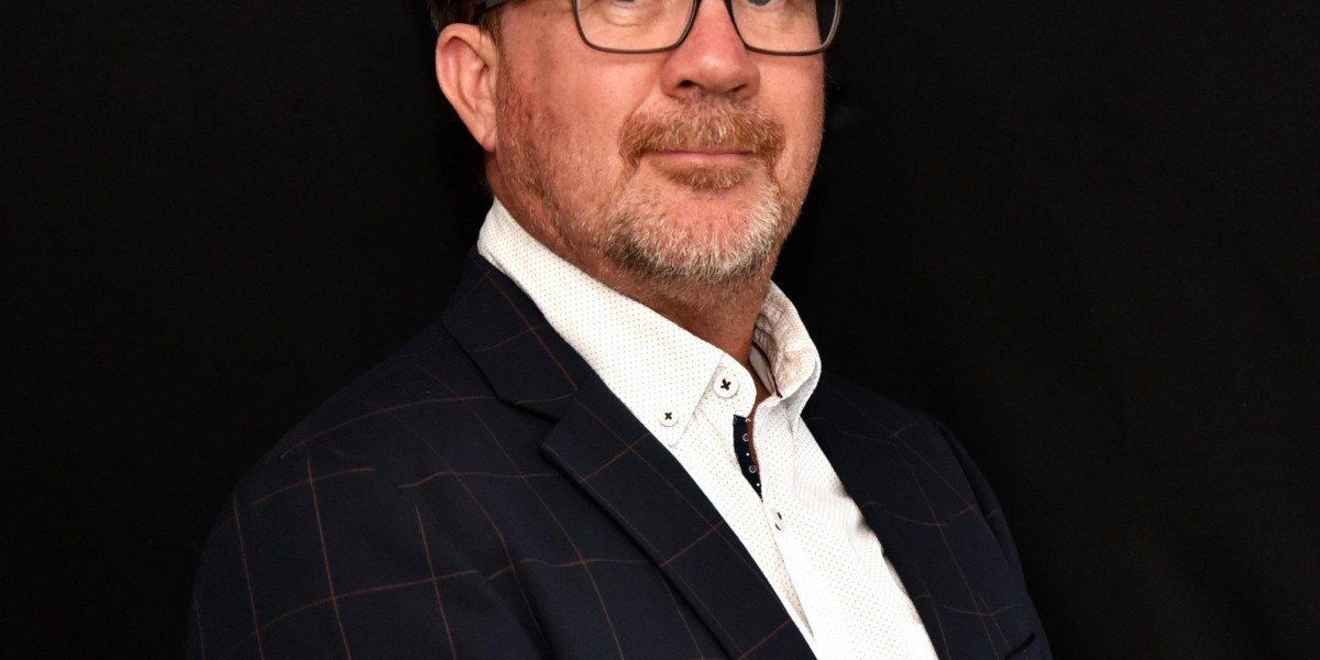 Corporate Headshot Photography – Professional Business Portraits in Orange County