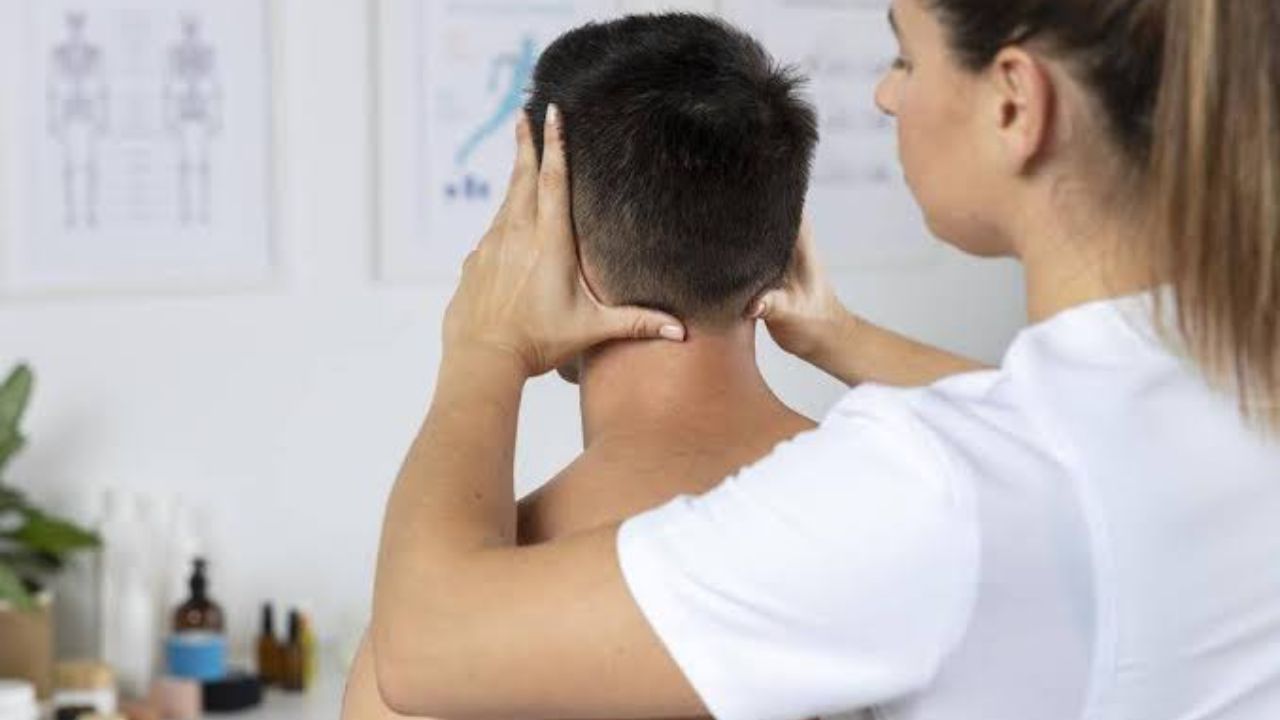 How Physiotherapy Can Help With Tight Neck Muscles | Myofixpt