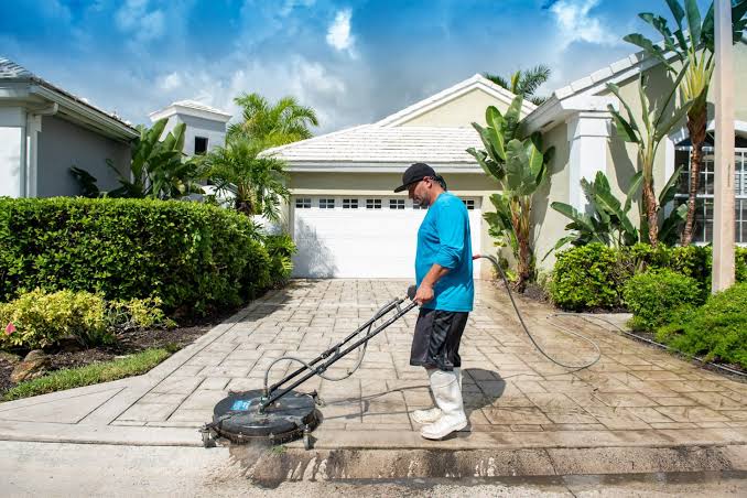 Why Professional Driveway Cleaning Service in Missouri City Delivers Better Long-Term Results
